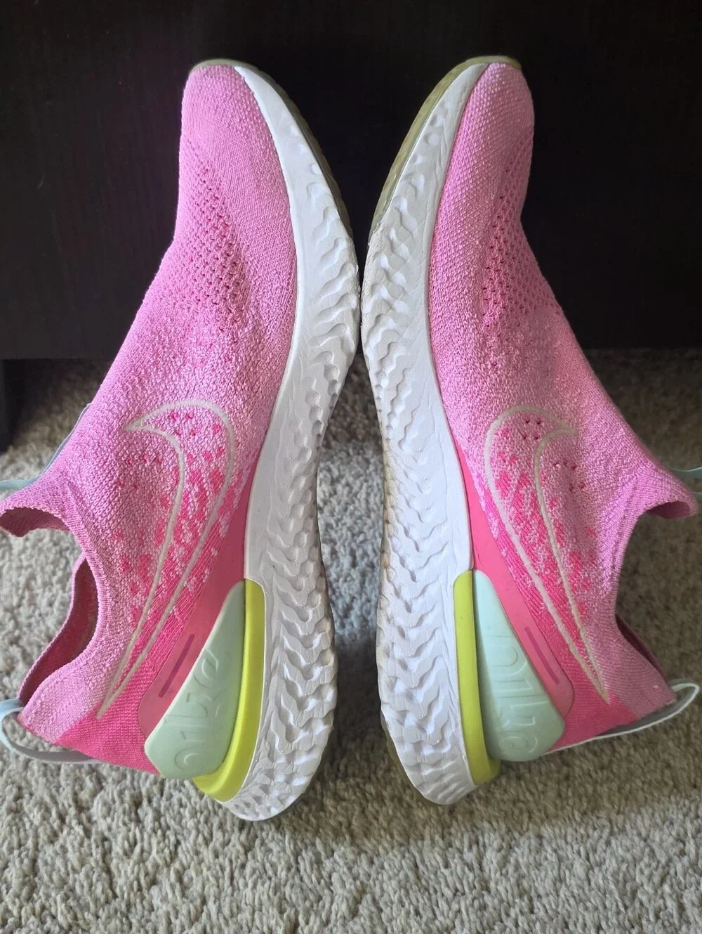 Nike slip design